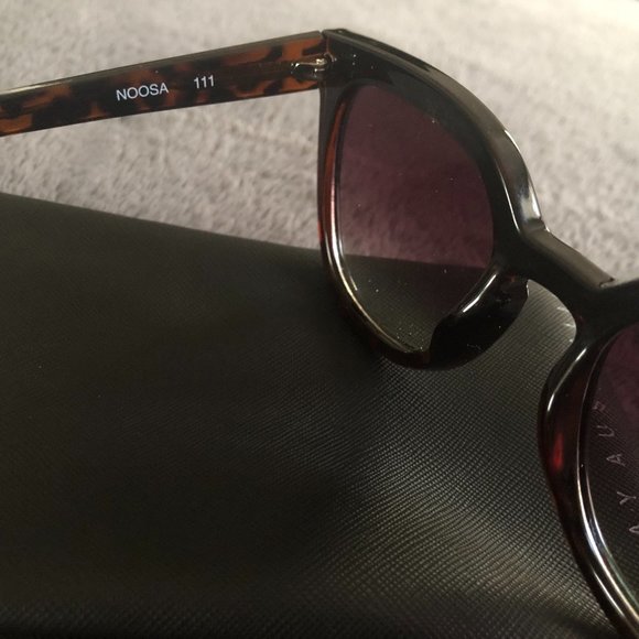 Quay Sunglasses - Picture 3 of 10